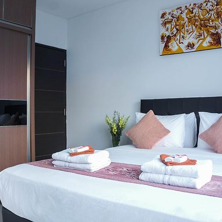 The Cupcake Suites Jakarta Exterior photo